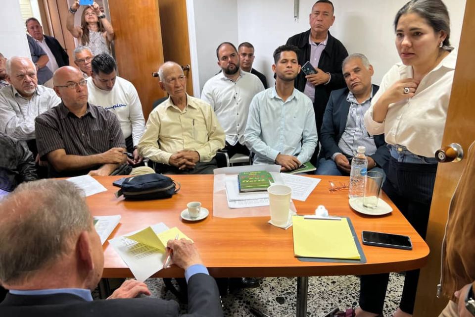 Edmundo González con los evangélicos
