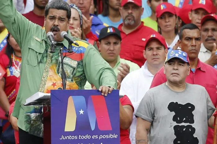 Nicolás Maduro con Diego Maradona