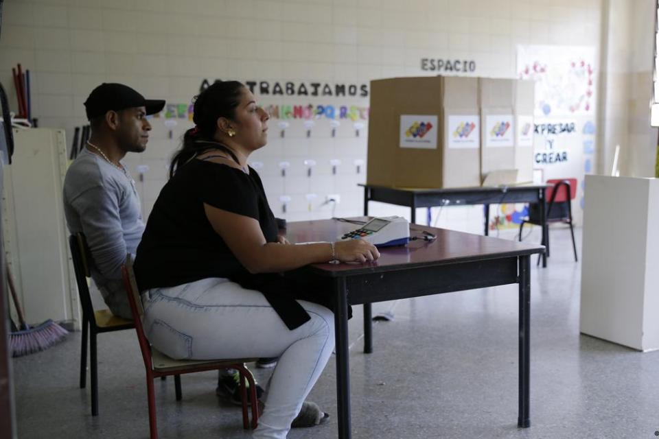 Miembros de mesa bot mesas electorales CNE