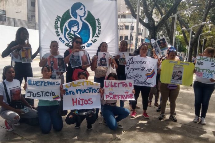 Adolescentes detenidos protesta jóvenes