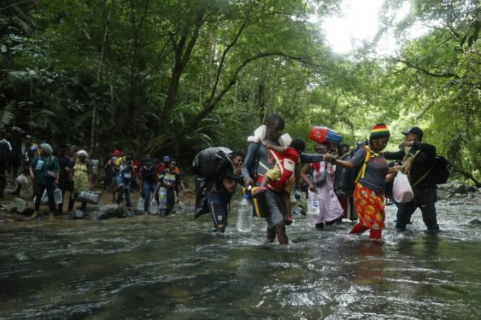 Migrantes por la selva del Darién