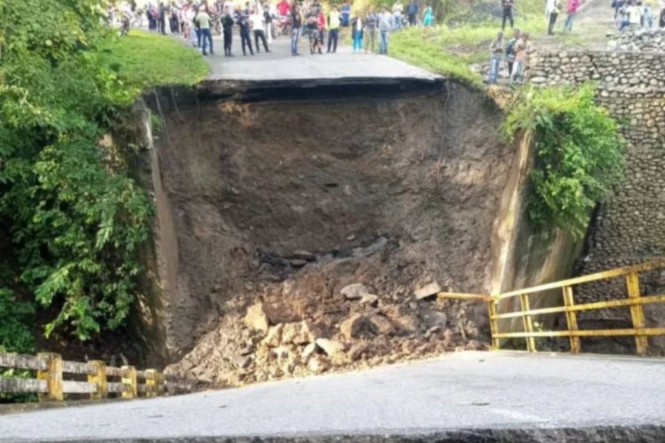 puente del bongo en la troncal 001