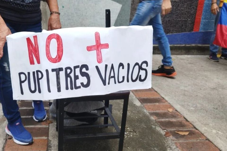 pupitres vacíos adolescentes detenidos Lara