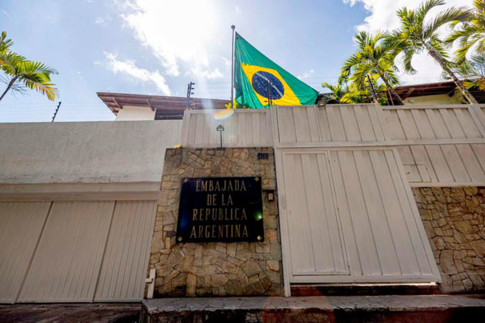 Acoso criminal embajada de Argentina asilados