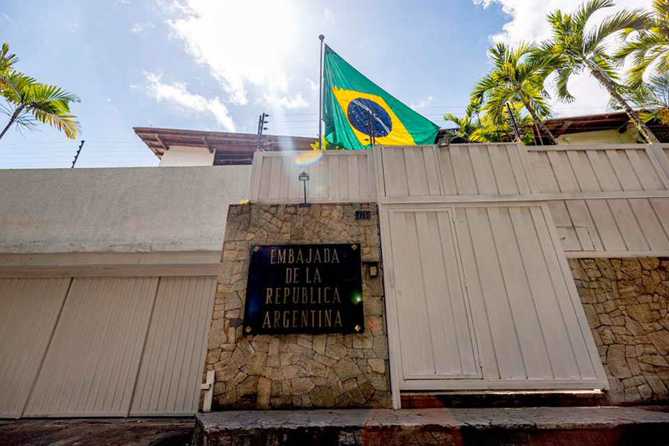 Acoso criminal embajada de Argentina asilados