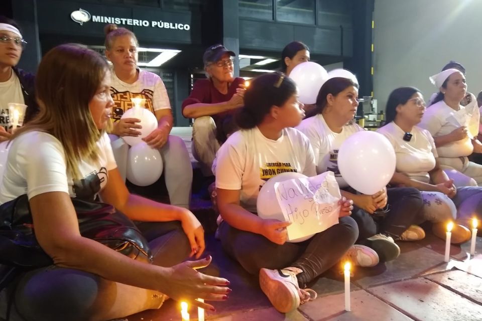 Vigilia madres adolescentes detenidos