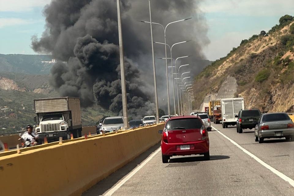 incendio Caracas-La Guaira 27.12.2024