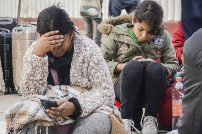 Migrantes tras cancelación del CBP One