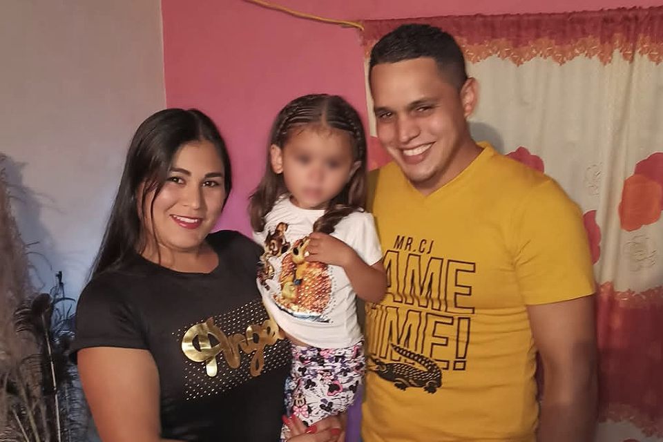 Carlos Uzcátegui deportado desde EEUU El Salvador migrante