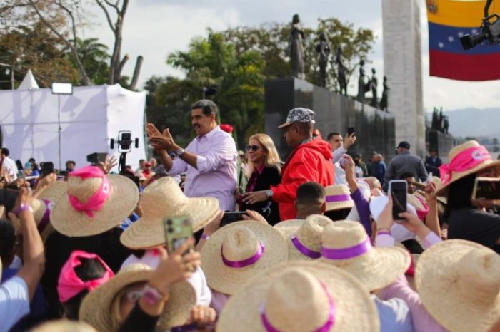 Maduro 8M mujeres