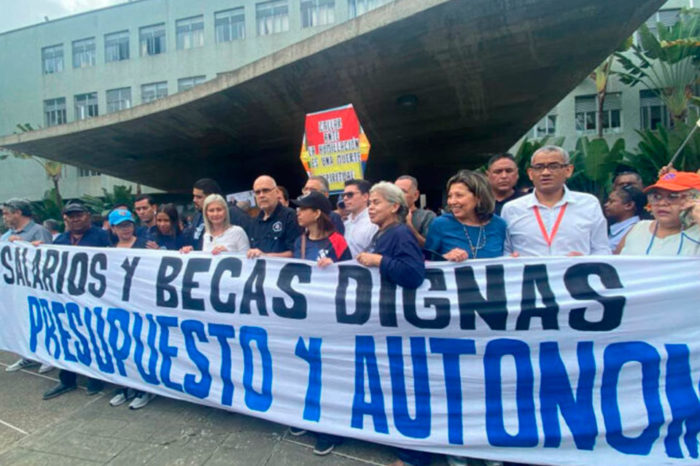 Profesores protestan