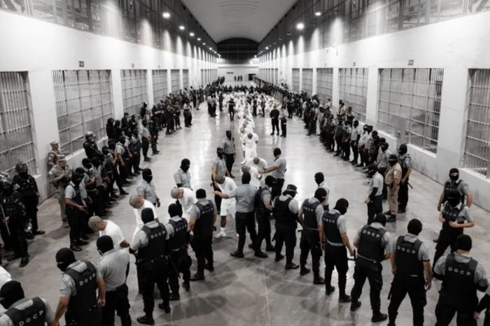 Venezolanos enviados a El Salvador