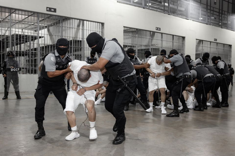 Venezolanos llevados a El Salvador