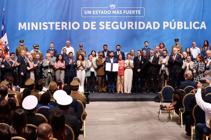Creando, modificando y eliminando ministerios en AL