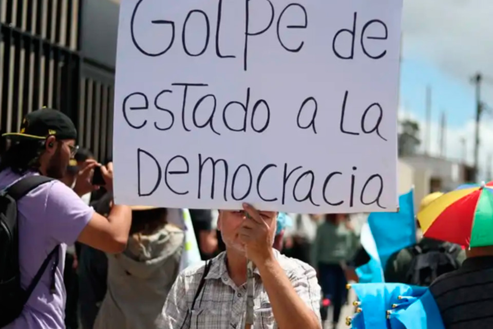 Un movimiento antidemocrático global