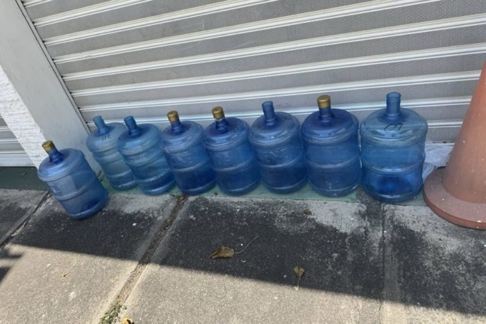 agua potable asilados embajada