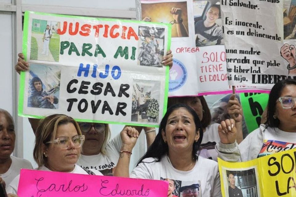 Familiares de enviados a El Salvador 2