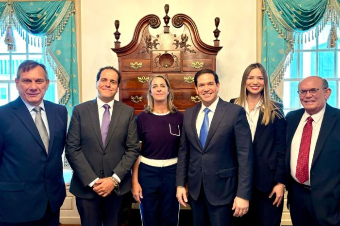 Marco Rubio con asilados