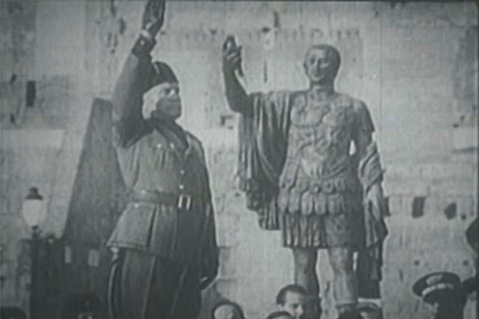 Mussolini, Ave César!