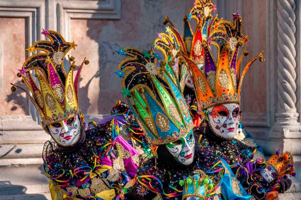 Más allá de las máscaras