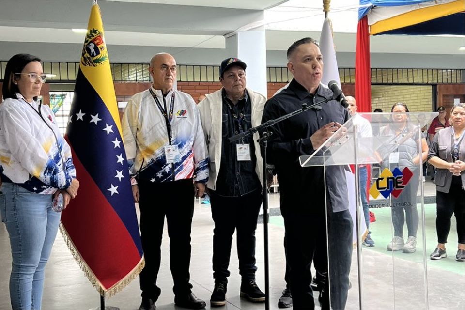 CNE Carlos Quintero