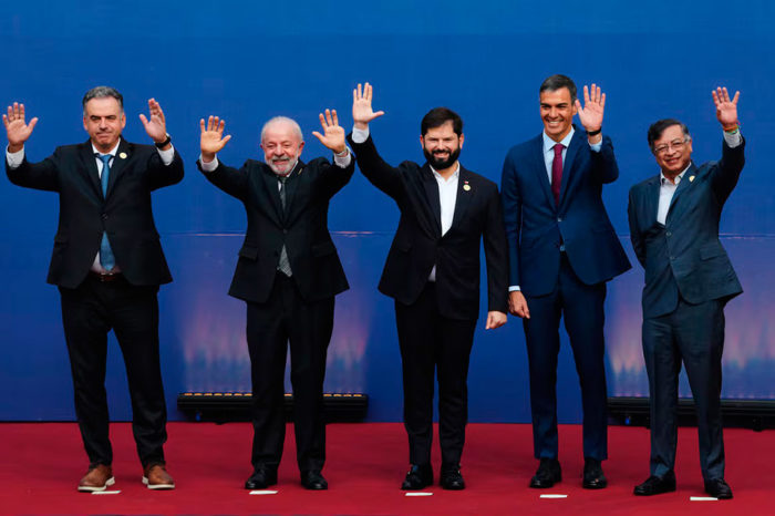 La cumbre por la democracia en Chile, un fiasco