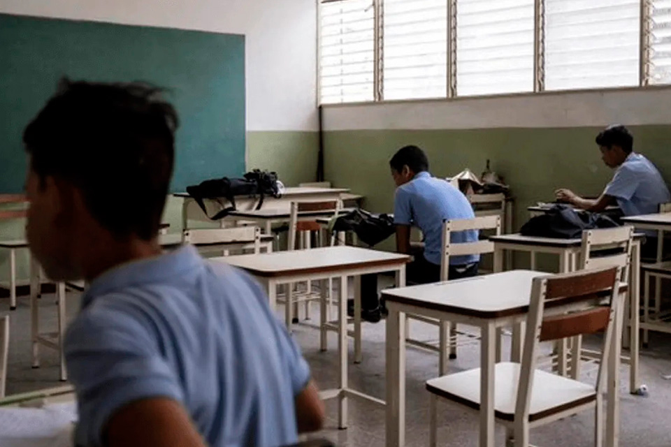 Leales siempre, educados nunca