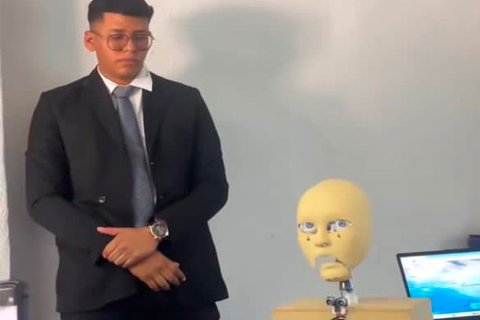 Eleazar A. Aponte S.: De estudiante a creador de animatrónicos