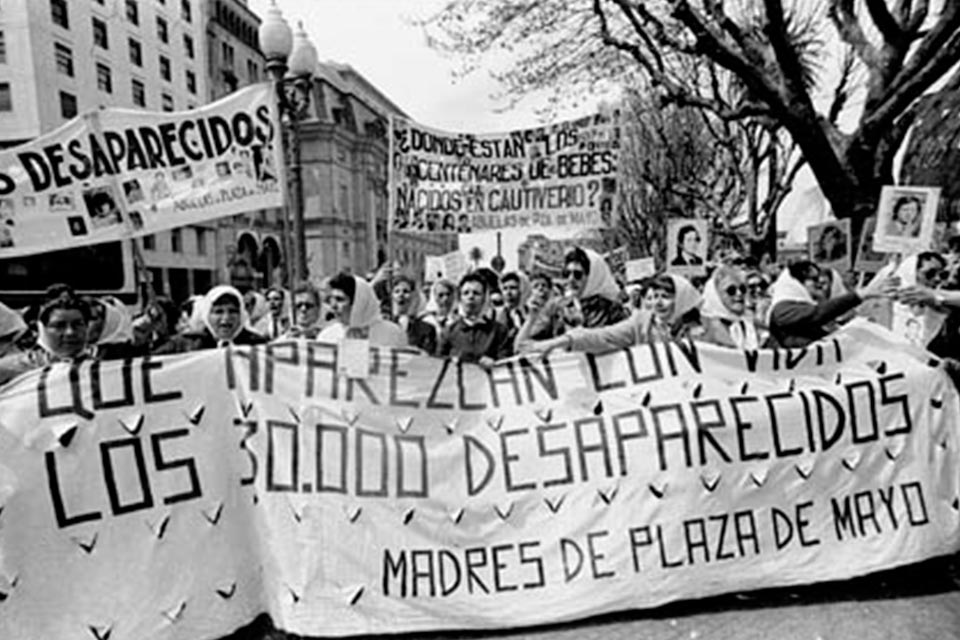 Ideologías, la arrogancia del necio