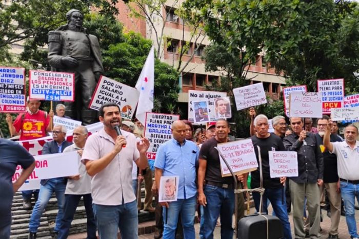 Protesta trabajadores represión Plaza Morelos