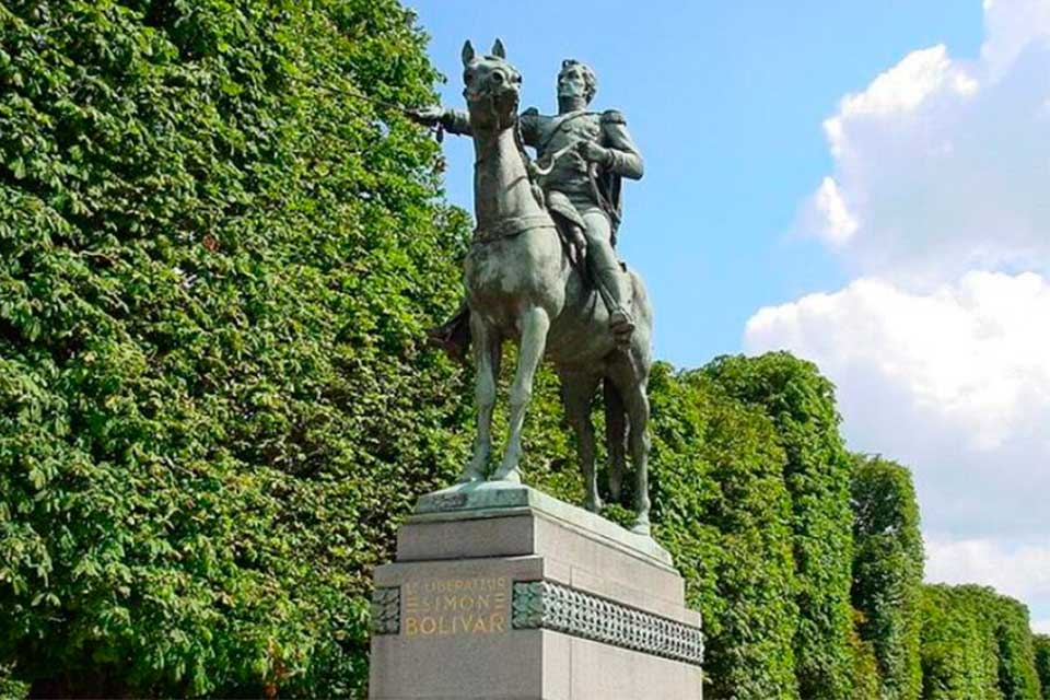 Simón Bolívar: Ícono mundial / París