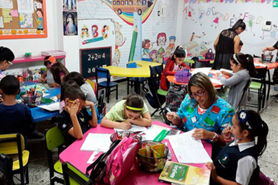 La paradoja de las "tareas dirigidas": ¿Qué falla en la educación?
