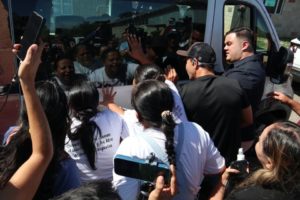 colombianos detenidos familiares