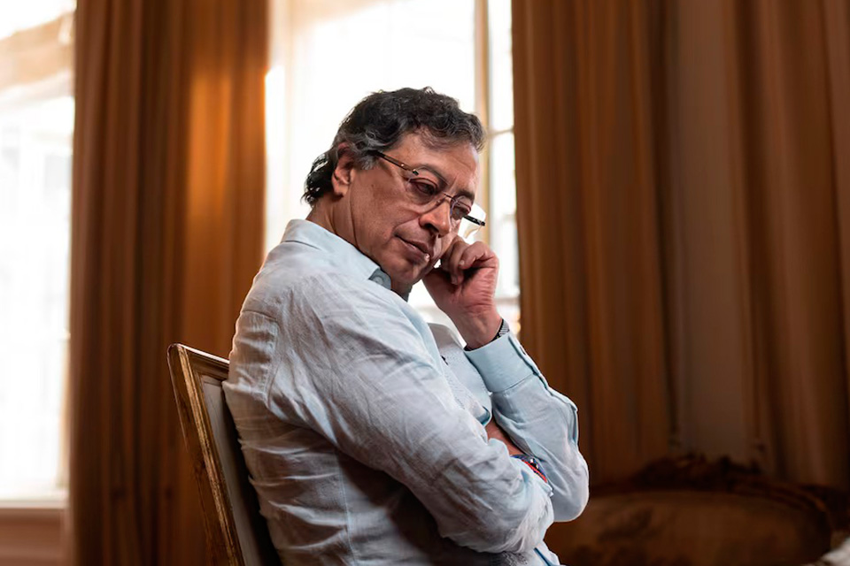 Gustavo Petro en llamas