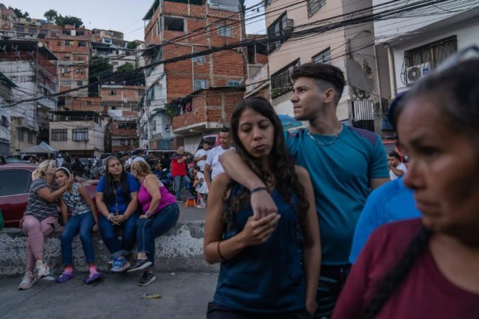 Silencio tristeza cola de votar Caracas