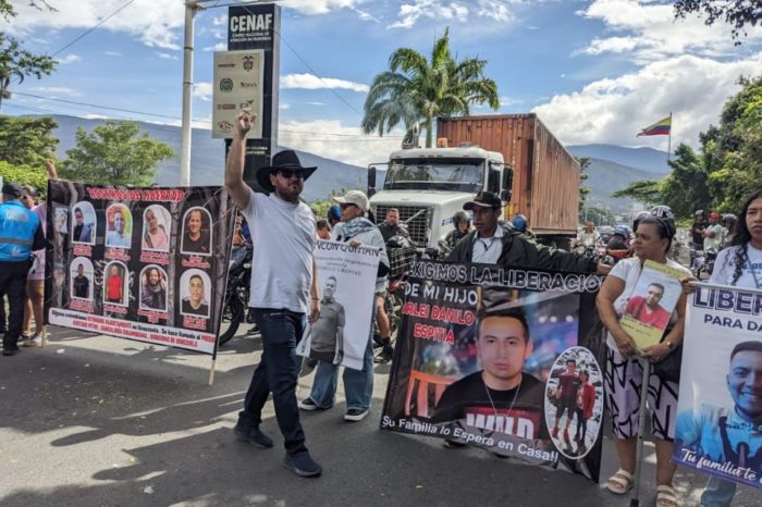 Protesta colombianos presos