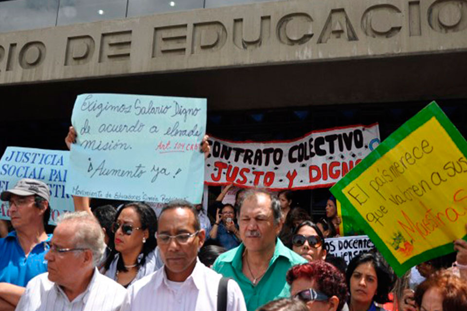 Menos discurso y más atención al sistema educativo