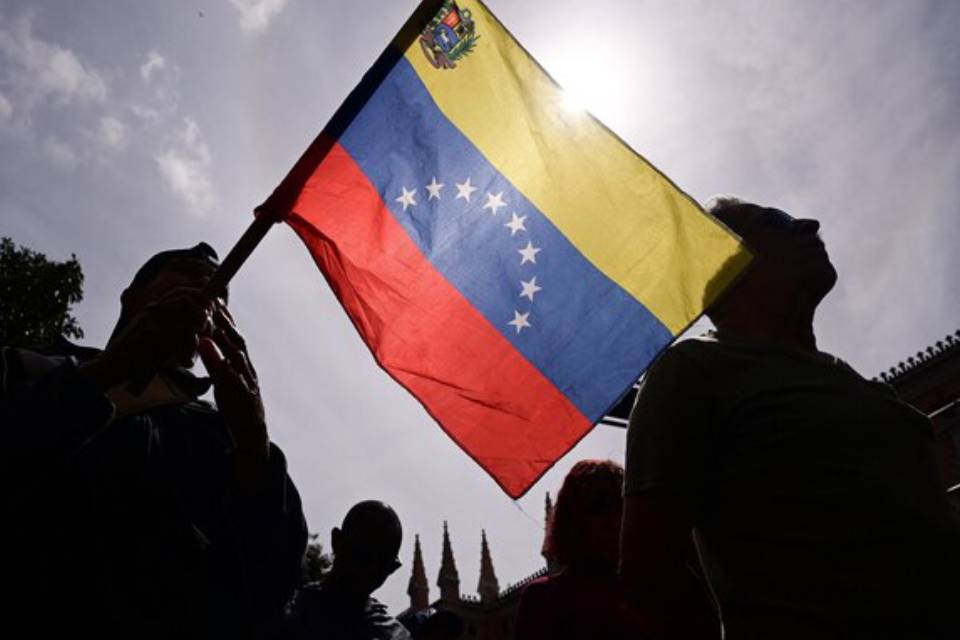 Crónica de una transición tutelada y hegemonía continuada