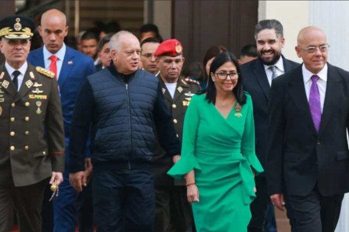 Delcy Rodriguez con Diosdado Cabello La Sexta República