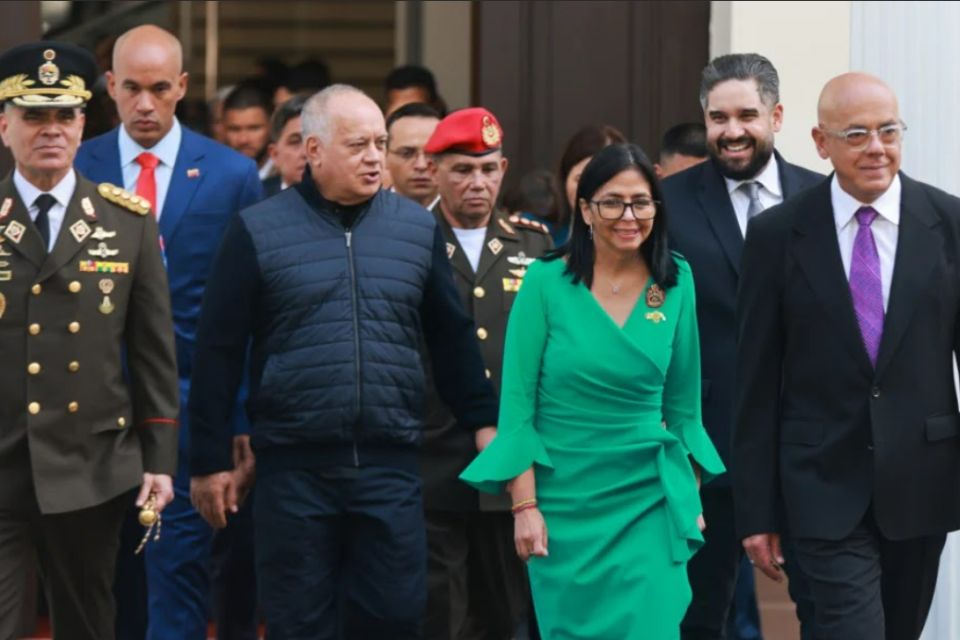 Delcy Rodriguez con Diosdado Cabello La Sexta República