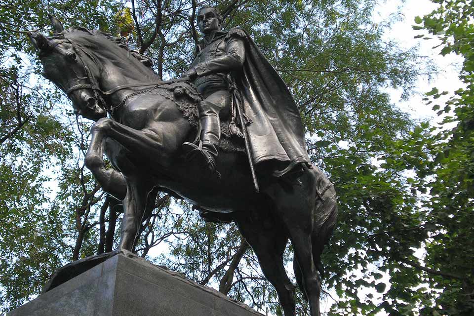 Batalla por el relato: Bolívar y sus biógrafos