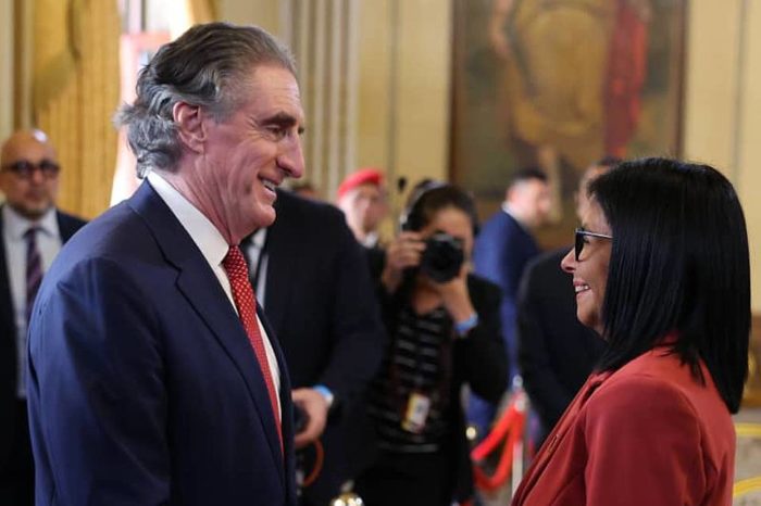 EEUU doug Burgum Delcy Rodríguez Caracas Miraflores oro