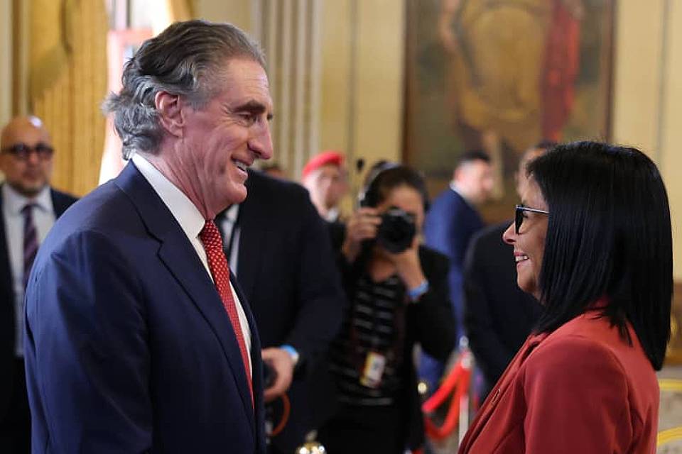 EEUU doug Burgum Delcy Rodríguez Caracas Miraflores oro