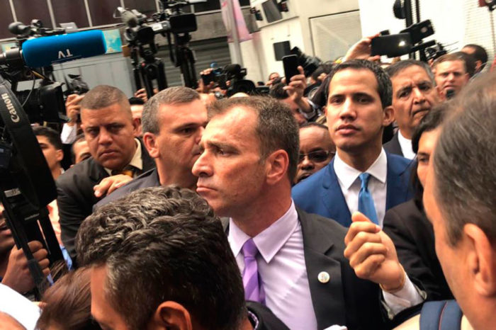 Cuando la oposición se equivoca de adversario