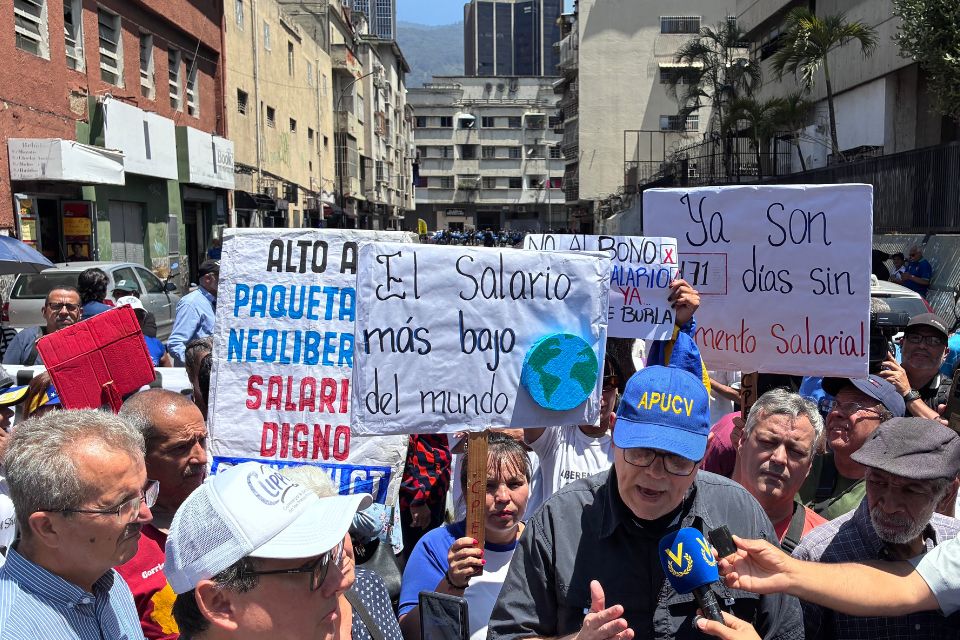Reclamo por aumento salarial