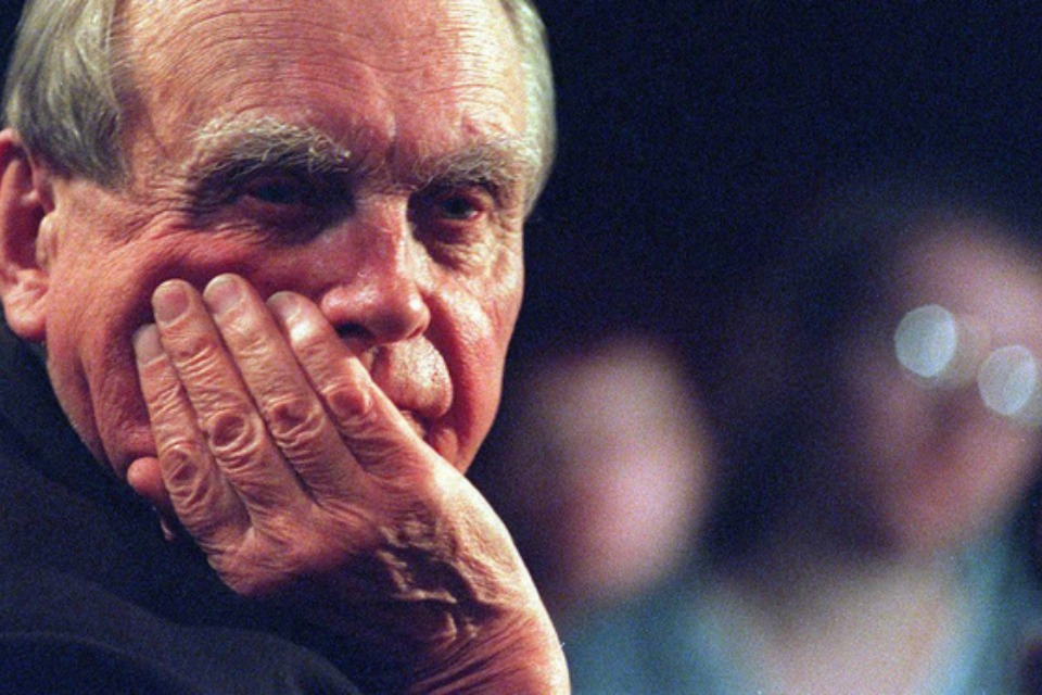 El poder cambia de manos | Czesław Miłosz