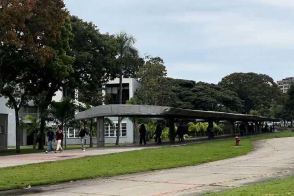 pasillo de la ucv