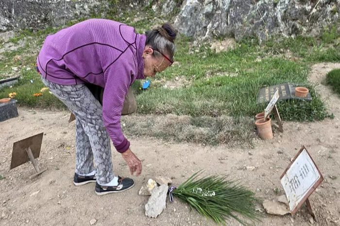 Carmen Navas tumba de Víctor Hugo Quero Navas