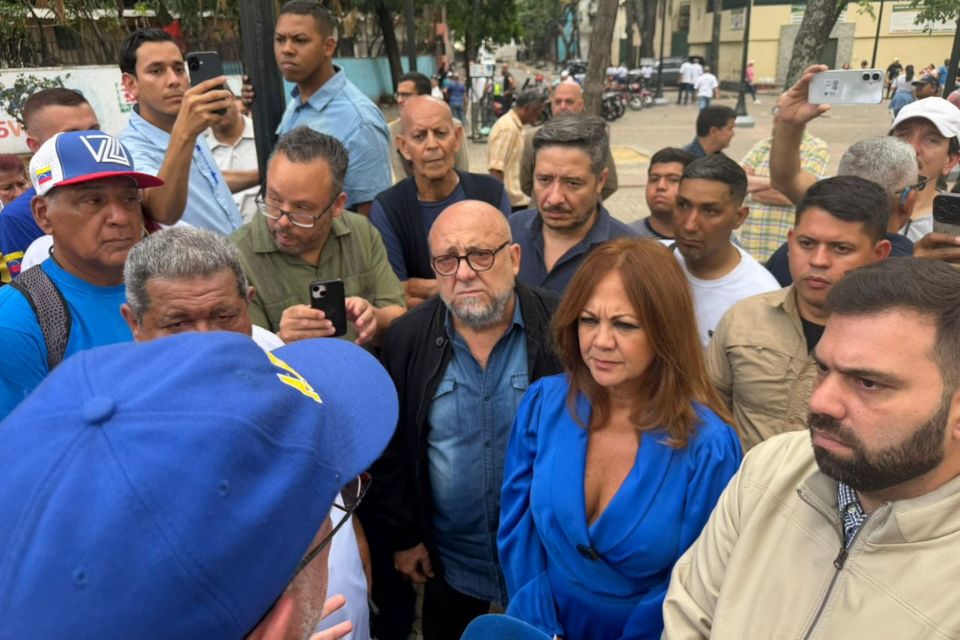 Defensora del Pueblo sindicatos salarios