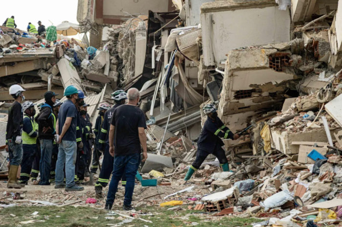 Bomberos rescate La Guaira terremotos venezuela